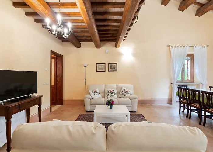 Beautiful Villa In Belforte All Isauro With Swimming Pool