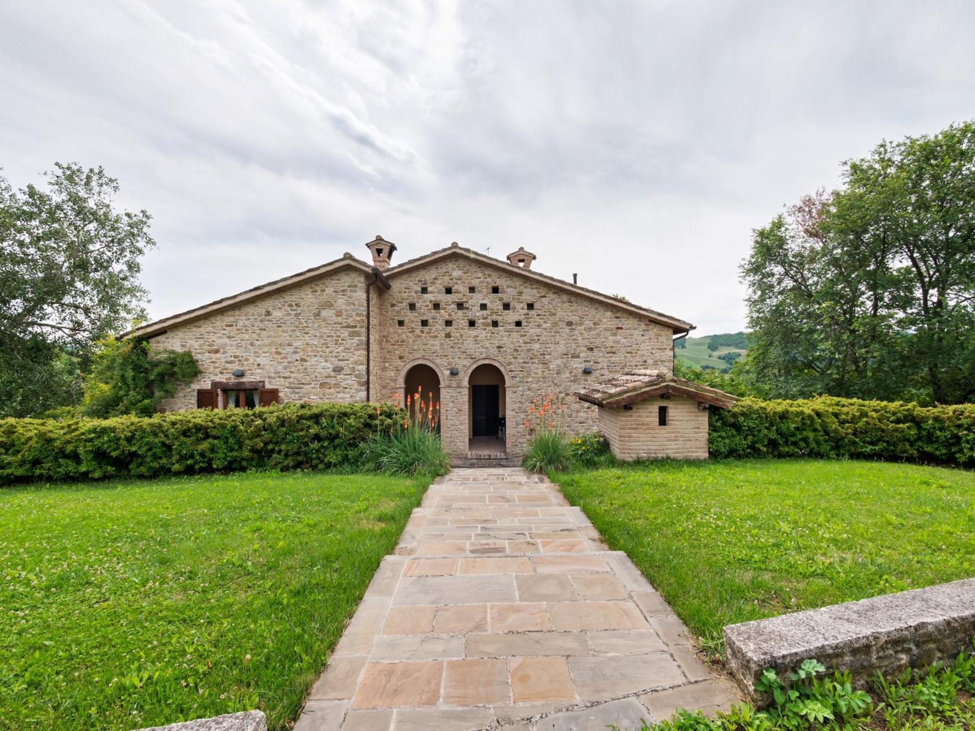 Villa Beautiful In Belforte Isauro With Swimming Pool